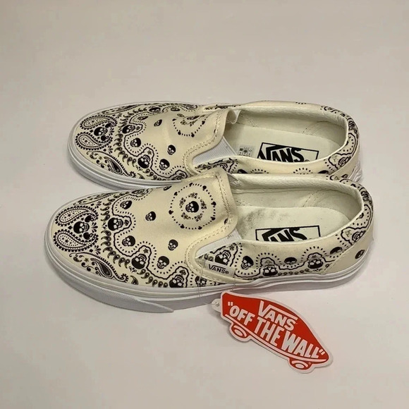 Vans Skull Print Skate Sneakers Classic Slip On Women’s 5.5 New - Picture 5 of 9